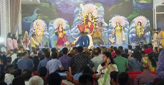 মহাসপ্তমীতে পূজামণ্ডপে ভক্তদের ভিড়